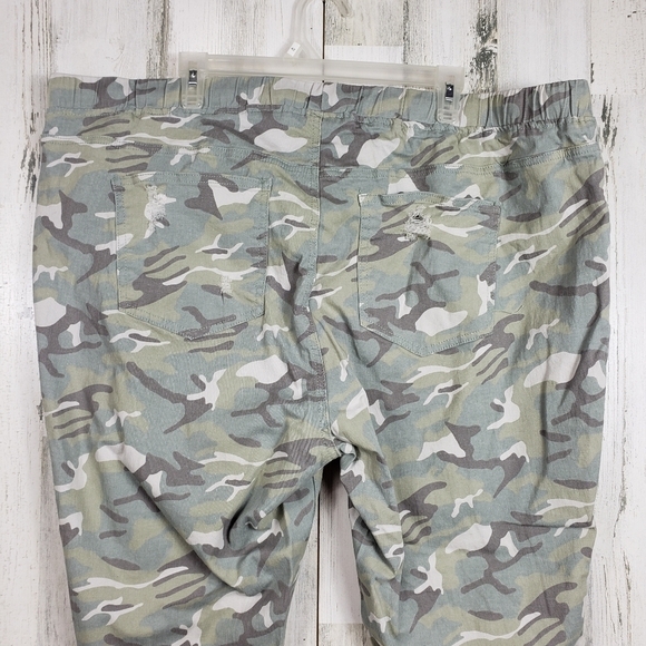 Royalty for me camo distressed raw hem jeans plus size 3X - Picture 6 of 12
